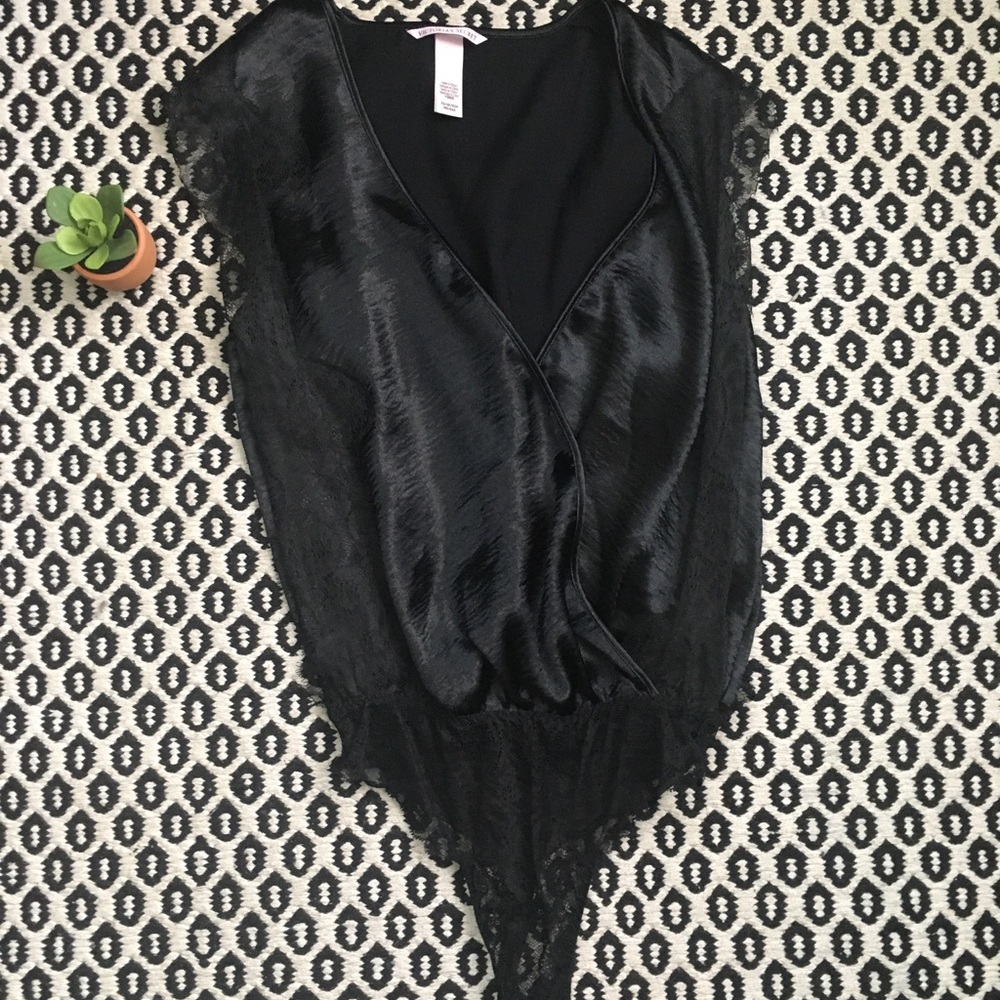 ☕️Victoria’s Secret Surplice Bodysuit Sz XS